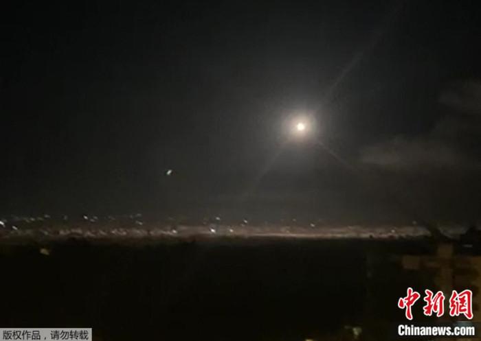 突发！以色列再对邻国发动导弹袭击，致2人死