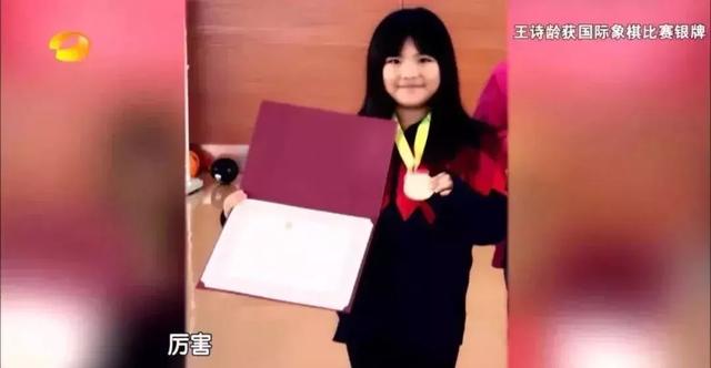 李湘女儿课程表曝光：“我985毕业，比不过一个小学生”