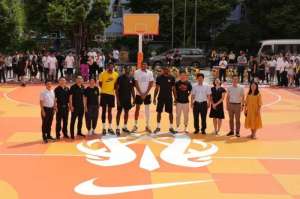 字母哥现身广州环保球场激励篮球少年享运动乐趣