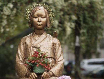 德国将永久立慰安妇雕像？！日本网友气急狂撕韩国…