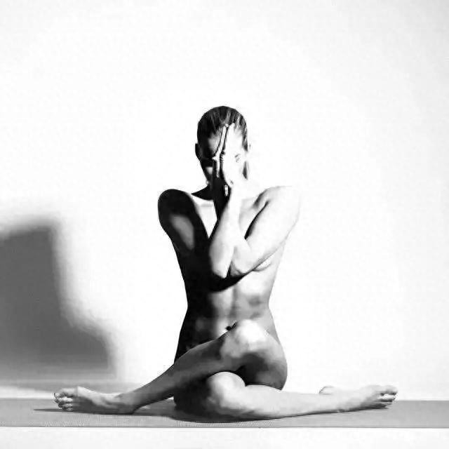 美女、瑜伽 一张张精美绝伦的裸照惊艳世界