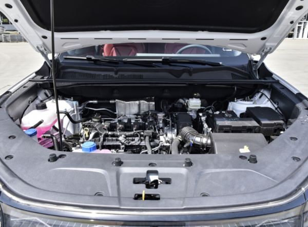 长安CS75 PLUS与9.98万中型插混SUV蓝电E5，如何选？