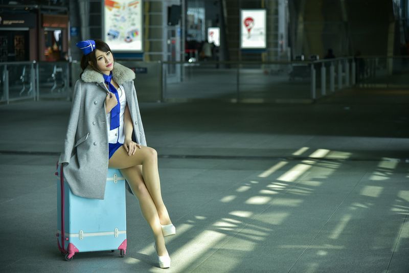 网路收集系列长腿美模邬育锜空姐制服外拍