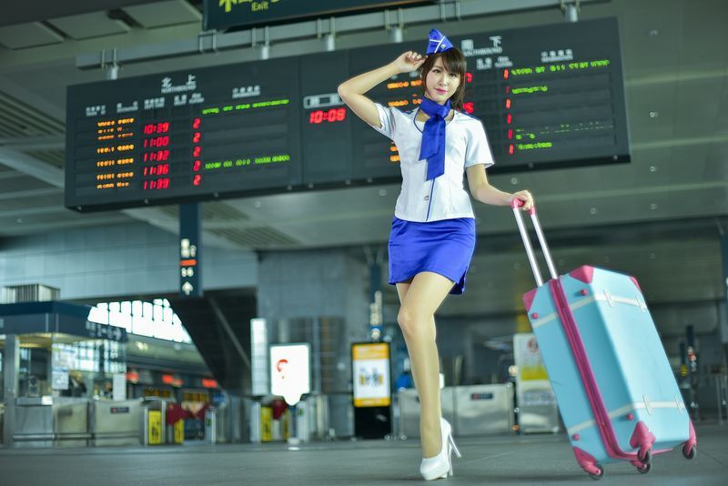 网路收集系列长腿美模邬育锜空姐制服外拍