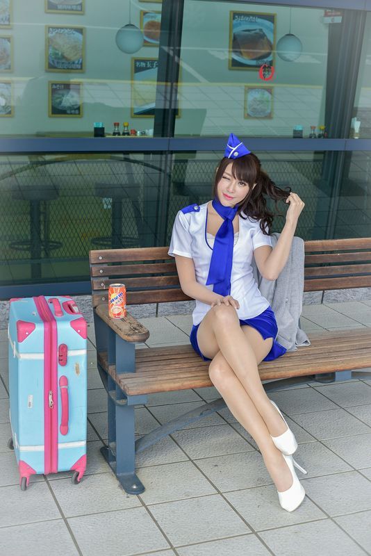 网路收集系列长腿美模邬育锜空姐制服外拍