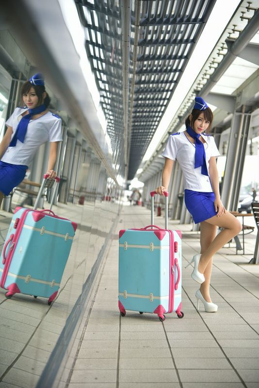网路收集系列长腿美模邬育锜空姐制服外拍