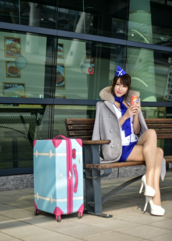 网路收集系列长腿美模邬育锜空姐制服外拍