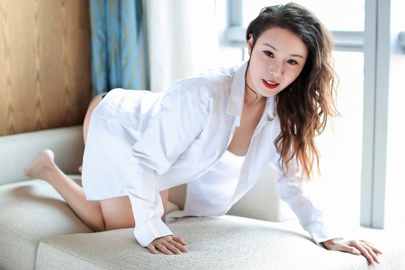 欲望女神王沫儿门庭大开美乳勾魂慑魄