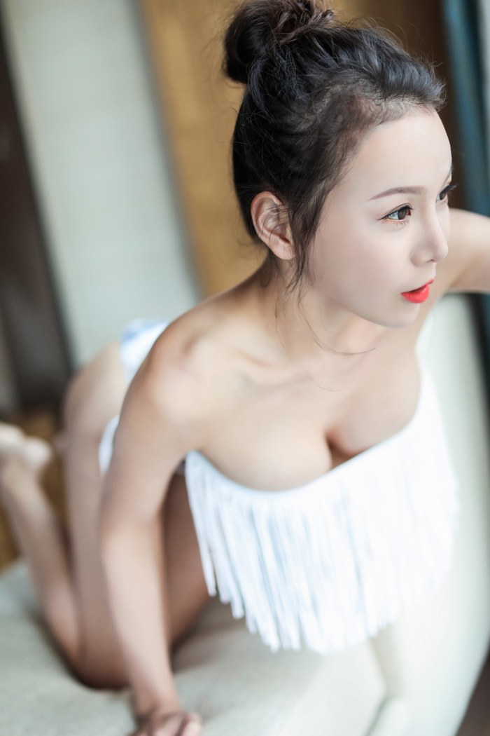 欲望女神王沫儿门庭大开美乳勾魂慑魄
