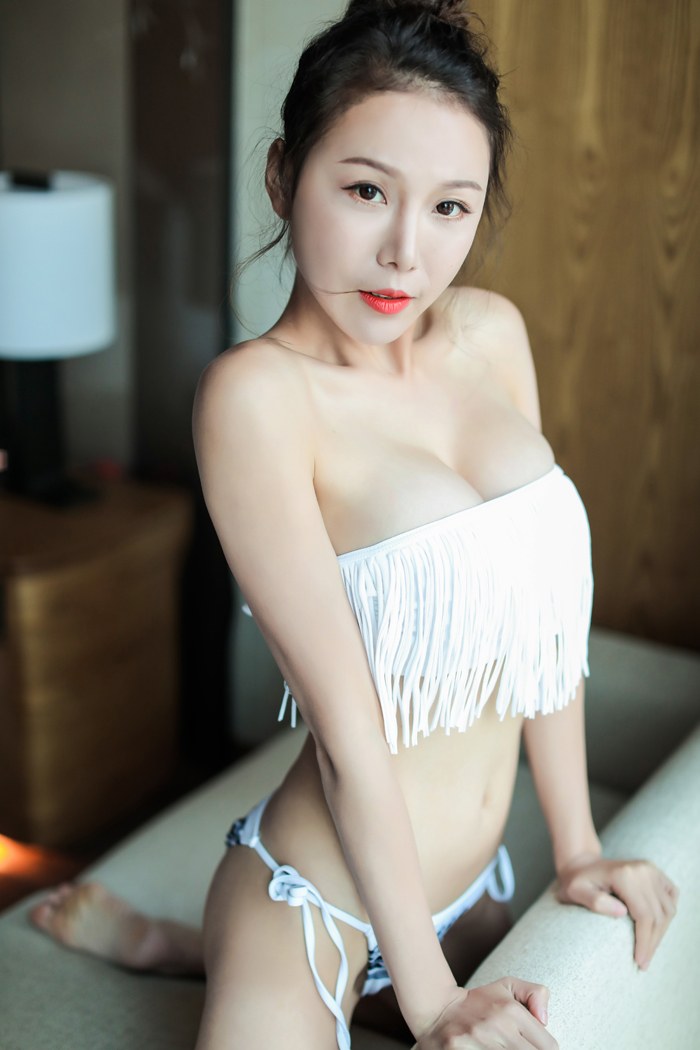 欲望女神王沫儿门庭大开美乳勾魂慑魄
