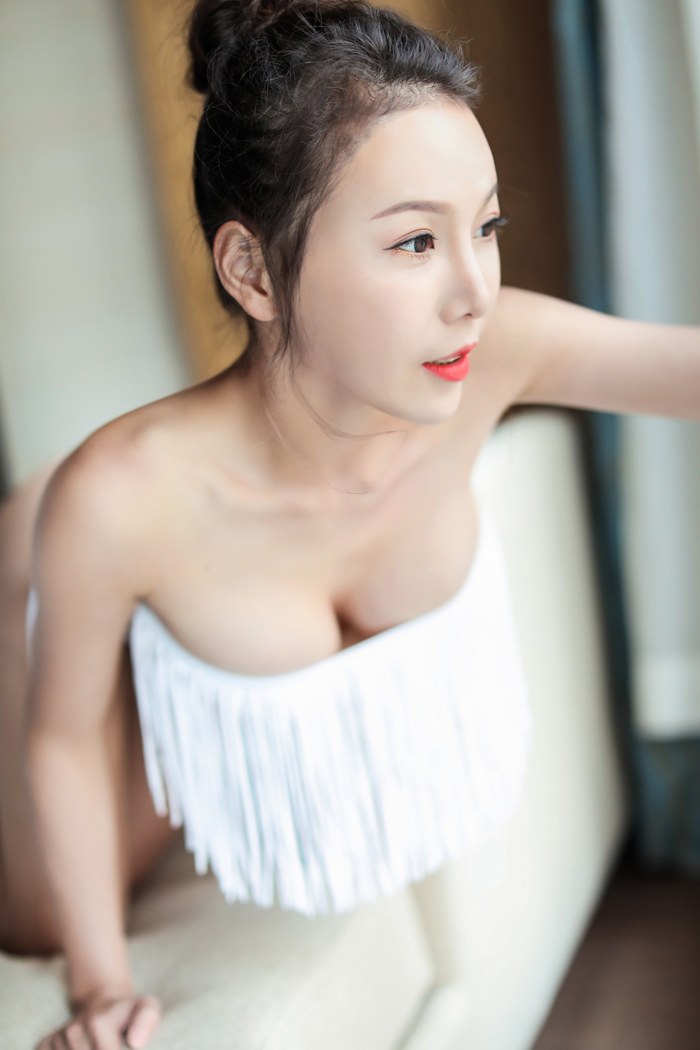 欲望女神王沫儿门庭大开美乳勾魂慑魄