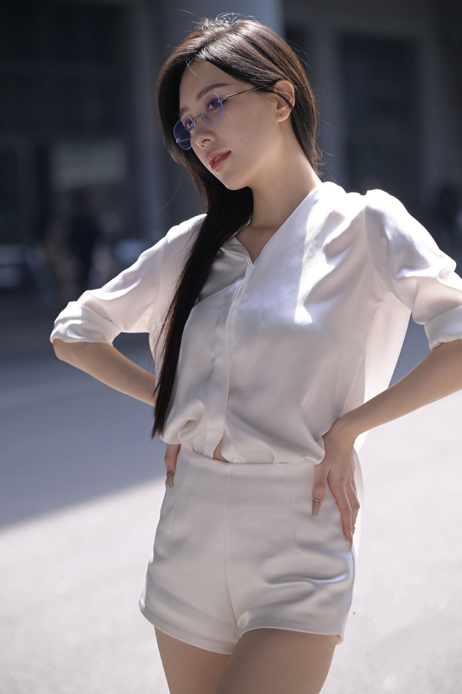 短裤美女[25P]