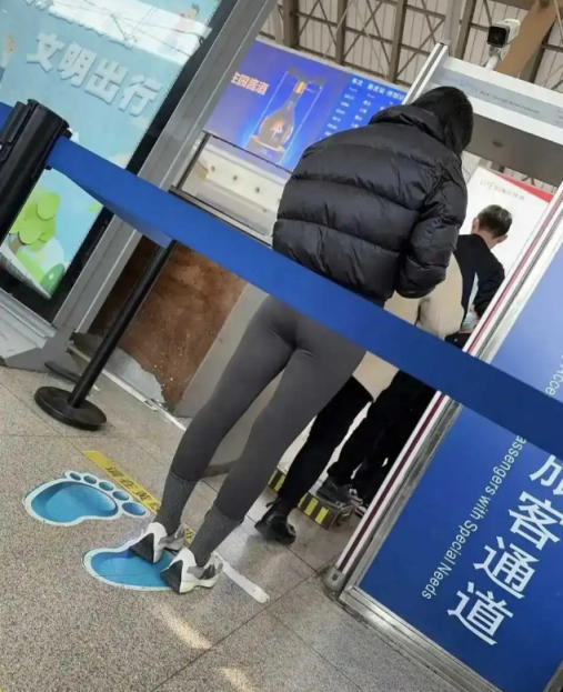 瑜伽裤那性感屁股[29P]